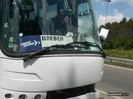 Автобус с пътници за морето катастрофира до Казанлък