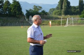 Арсенал подари италианска екипировка на футболистите на Розова долина