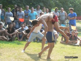 Божидар Бояджиев бе награден с шиле за победата си на народните борби в Овощник