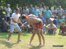 Божидар Бояджиев бе награден с шиле за победата си на народните борби в Овощник