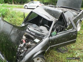 Автомобил катастрофира до Крънско ханче