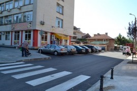 Обновяват се пешеходните пътеки около всички училища и детски заведения