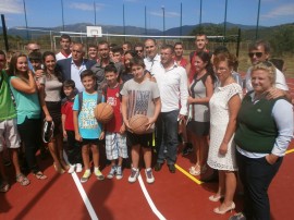 Бойко Борисов и Цветан Цветанов откриха игрище, финансирано от ГЕРБ