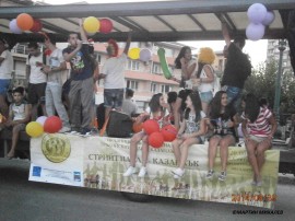 Във вечерта на боди арт демонстрациите красиви „тракийки“ черпеха с червено вино