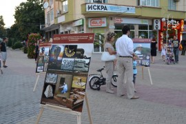 Във вечерта на боди арт демонстрациите красиви „тракийки“ черпеха с червено вино