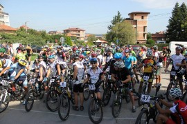  Край морето казанлъчани спечелиха победи в колоездачната дисциплина крос кънтри