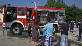 Деца се включиха в демонстрациите на пожарникарите в Павел баня