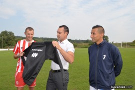 Би Би Си Кейбъл подари тренировъчна екипировка на футболистите на Розова долина