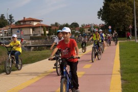 Вело-празник за децата проведе днес Ротари клуб Казанлък