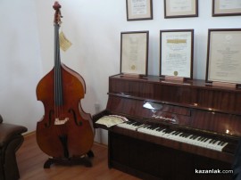 Откриха паметник на създателя на фабрика Кремона