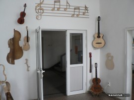 Откриха паметник на създателя на фабрика Кремона