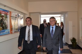 Министър Велизар Шаламанов връчи днес в Казанлък знак на Министерството на отбраната на трима ветерани от войните