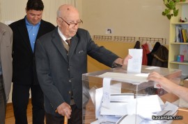 Рожденик на 100 години гласува в Казанлък за по-добра България