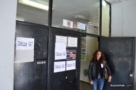 Избори: Висока активност и опашки към 12 часа