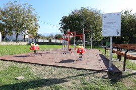 Малчуганите от Крън се радват на нова детска площадка