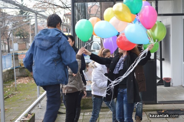 Цветни балони полетяха в небето над Казанлък