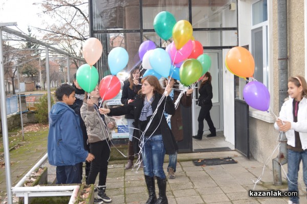 Цветни балони полетяха в небето над Казанлък