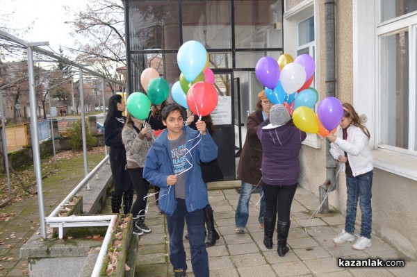 Цветни балони полетяха в небето над Казанлък