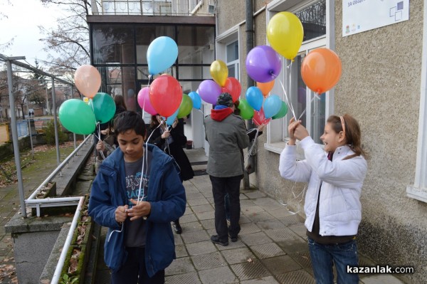Цветни балони полетяха в небето над Казанлък