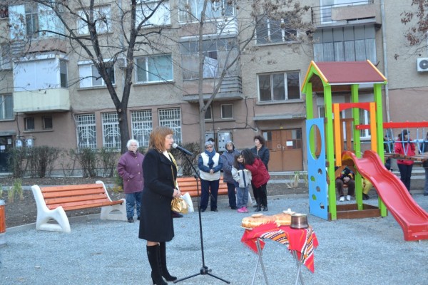 С обновения Младежки дом и новия парк на „Розова долина“ Казанлък стана още по-красив