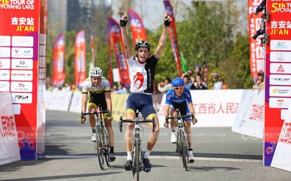 Казанлъшки колоездач представи България на състезания в Китай