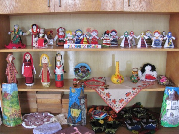 Деца показаха народни традиции и обичаи по проект на Община Казанлък