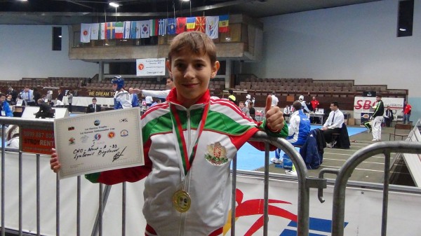 Казанлъшките таекуондисти с медали от турнир с близо 1 000 състезатели