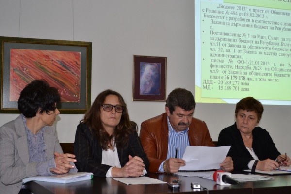 Община Казанлък представи отчет на бюджета за 2013 г. и проектобюджет ’2015