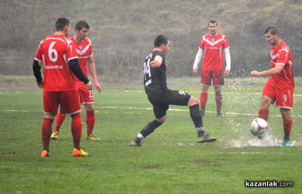 Футболистите ни завършиха годината с 9:0