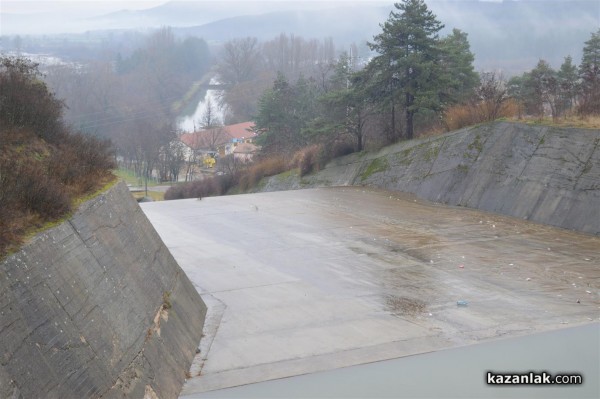 Язовир Копринка преля! Още не са свалени шлюзовете. СНИМКИ (обновена)