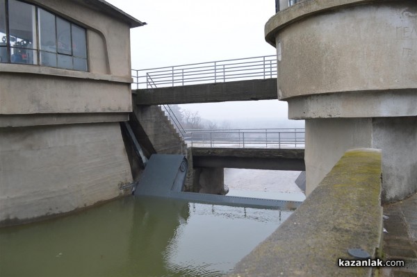 Язовир Копринка преля! Още не са свалени шлюзовете. СНИМКИ (обновена)