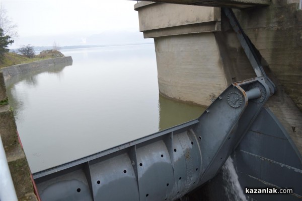 Язовир Копринка преля! Още не са свалени шлюзовете. СНИМКИ (обновена)