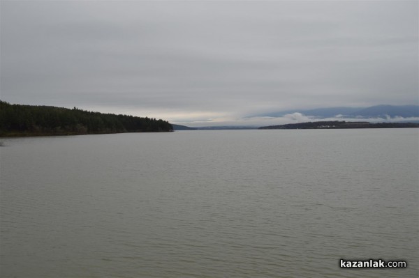 Язовир Копринка преля! Още не са свалени шлюзовете. СНИМКИ (обновена)
