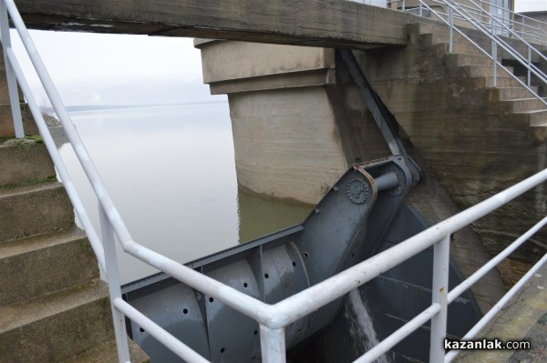 Язовир Копринка преля! Още не са свалени шлюзовете. СНИМКИ (обновена)