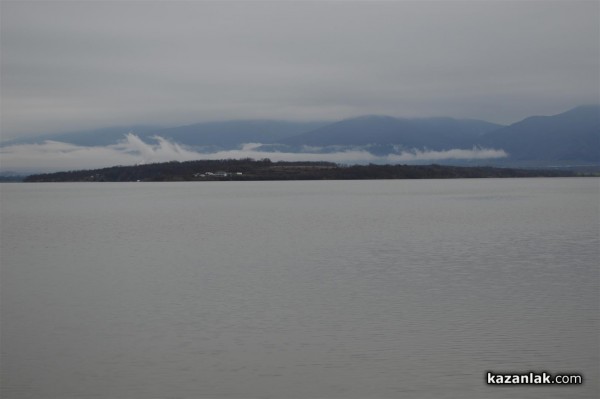 Язовир Копринка преля! Още не са свалени шлюзовете. СНИМКИ (обновена)