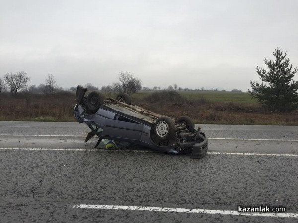 БМВ се обърна на 7 км. от Стара Загора към Казанлък днес