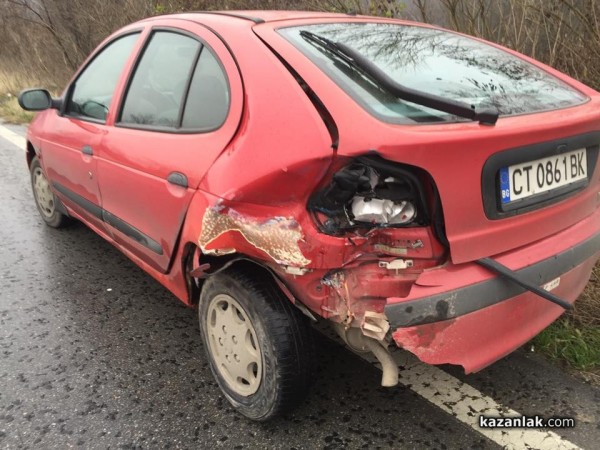 БМВ се обърна на 7 км. от Стара Загора към Казанлък днес