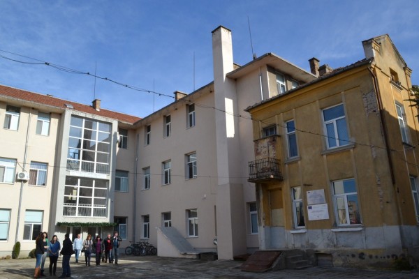 За следващата учебна година в Казанлък ще има Национален център за природо-математически науки