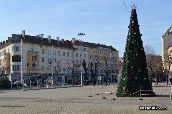 Слънчевите лъчи отново огряха Казанлък