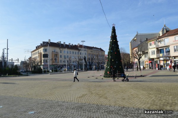 Слънчевите лъчи отново огряха Казанлък