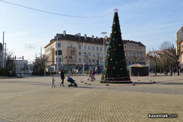 Слънчевите лъчи отново огряха Казанлък
