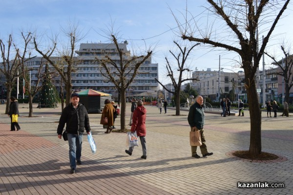 Слънчевите лъчи отново огряха Казанлък