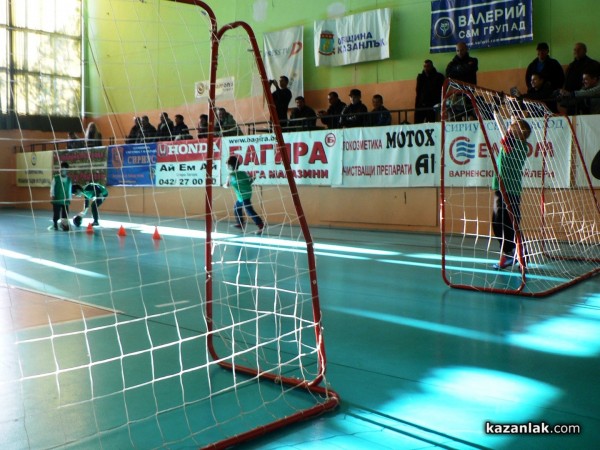 Арена Запад зарадва деца от детските градини с турнир по футбол и награди