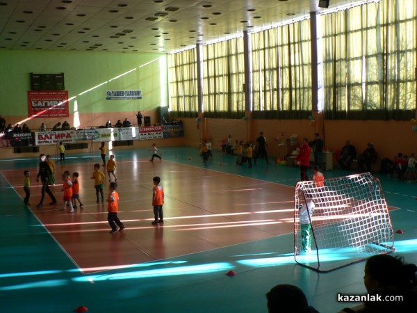 Арена Запад зарадва деца от детските градини с турнир по футбол и награди