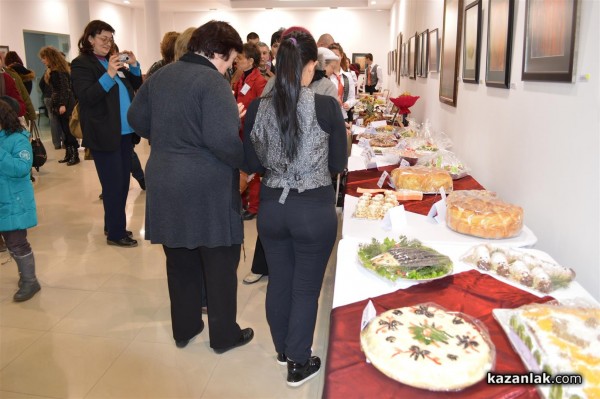 Коледна кулинарна изложба събра средства за благотворителни цели снощи