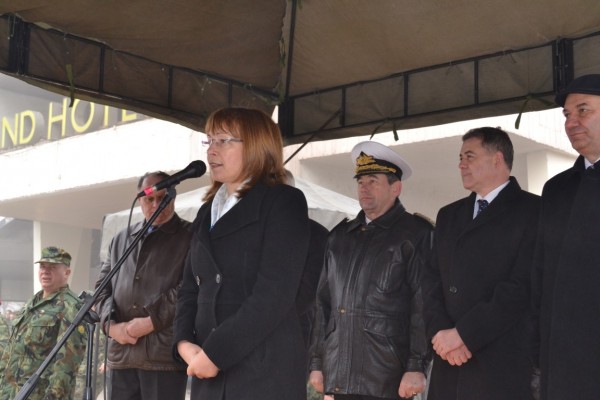 Министърът на отбраната и кметът на община Казанлък посрещнаха 17 рота от мисия в Афганистан