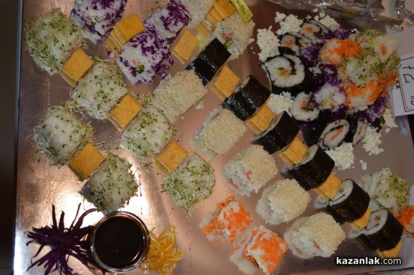 Коледна кулинарна изложба събра средства за благотворителни цели снощи