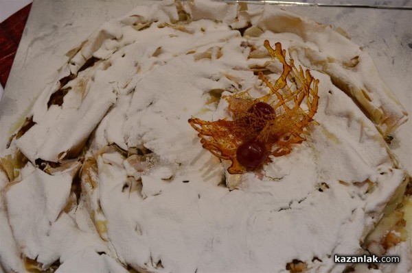 Коледна кулинарна изложба събра средства за благотворителни цели снощи