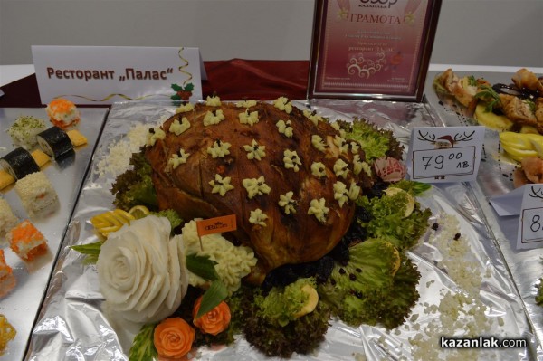 Коледна кулинарна изложба събра средства за благотворителни цели снощи