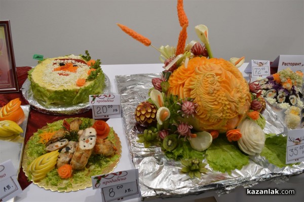 Коледна кулинарна изложба събра средства за благотворителни цели снощи